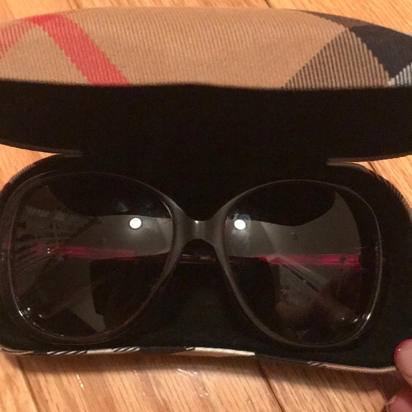 Burberry berry colored sunglasses - Picture 6 of 6